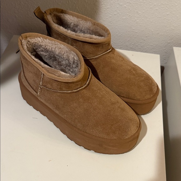 Shoes - Cozy Tan Faux Fur Lined Boots